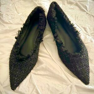 Elegant Women's Pointed Toe Fabric Flats - sz 9 (says 41 on shoe)